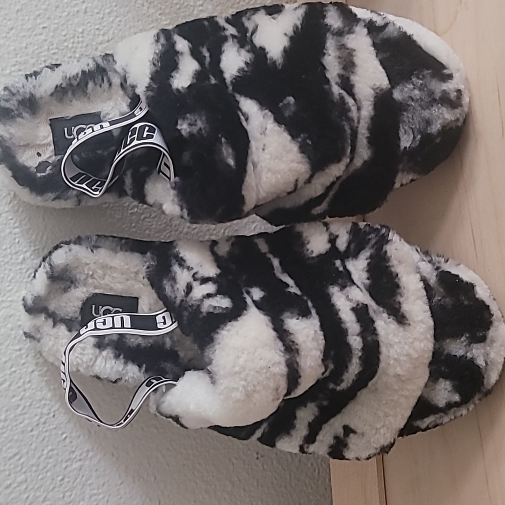 🖤 UGG FLUFF YEAH SLIDE SANDALS 🖤 - Picture 3 of 10